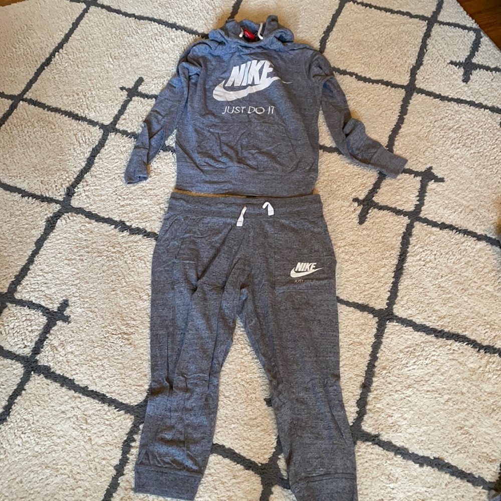 Nike women’s sweatsuit - small